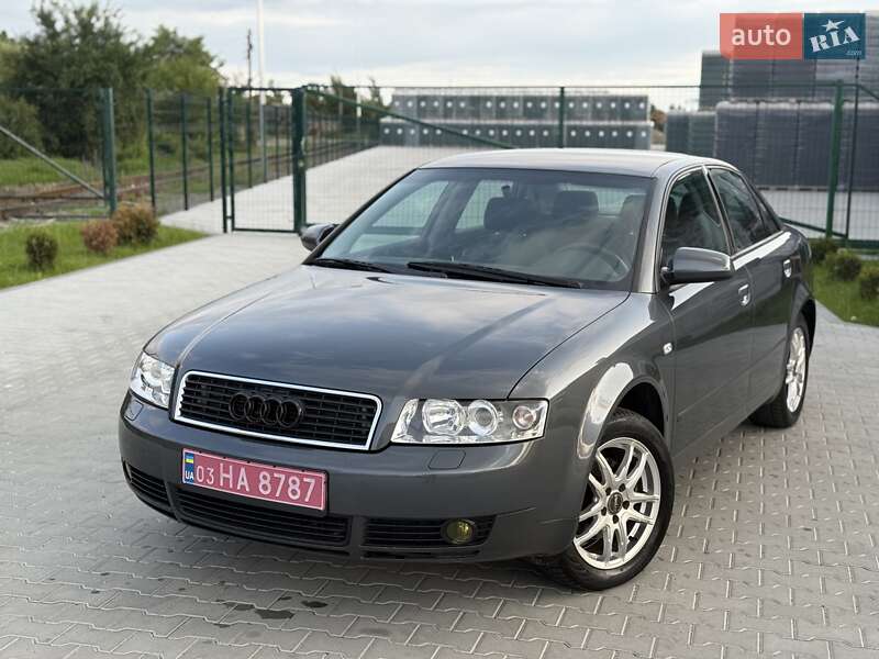 Седан Audi A4 2003 в Сарнах