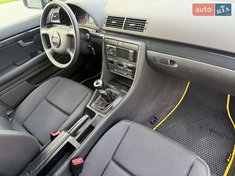Седан Audi A4 2003 в Сарнах