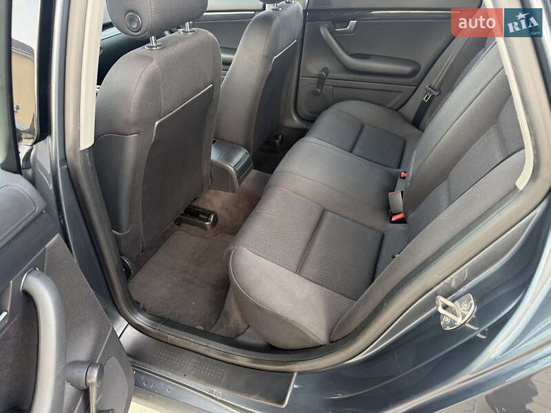 Седан Audi A4 2003 в Сарнах