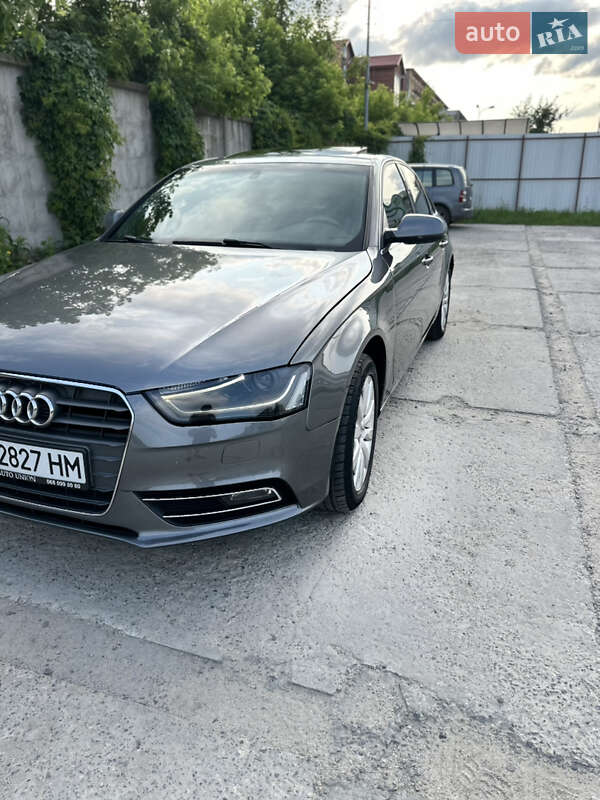 Седан Audi A4 2012 в Хмельницком