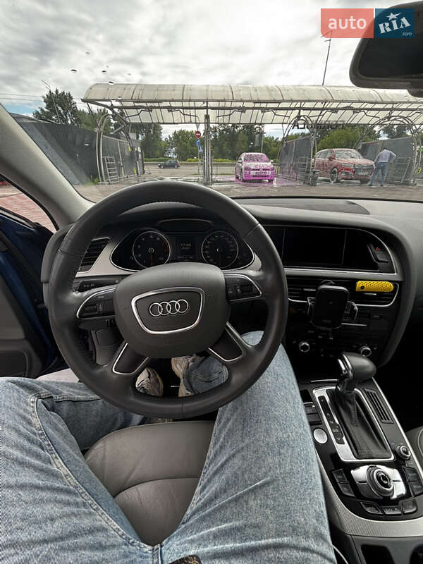 Седан Audi A4 2014 в Петропавловской Борщаговке