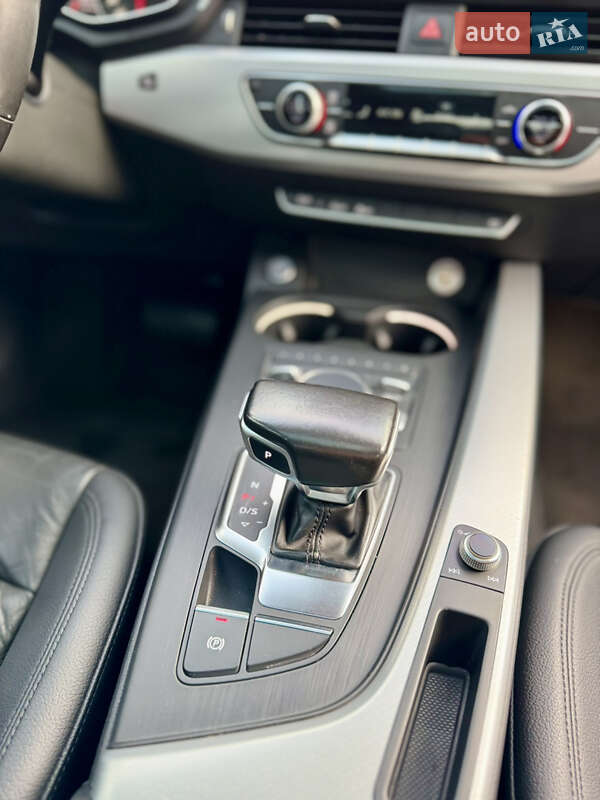 Седан Audi A4 2016 в Львове
