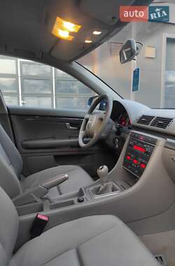 Седан Audi A4 2004 в 