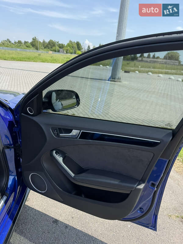 Седан Audi A4 2015 в Львові