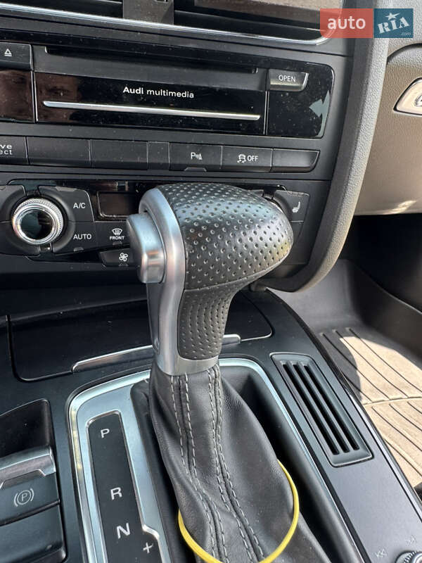 Седан Audi A4 2015 в Львове