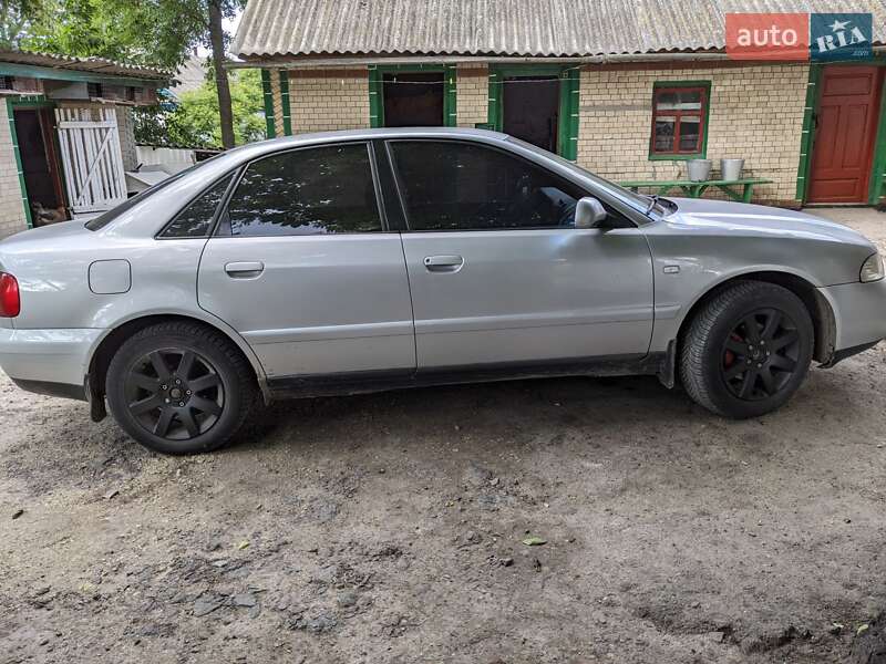 Седан Audi A4 1999 в Теофіполі