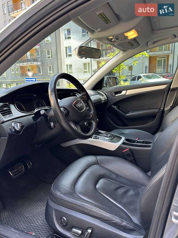 Седан Audi A4 2012 в Львове