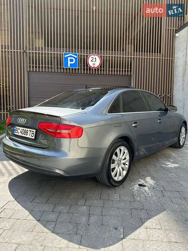 Седан Audi A4 2012 в Львове