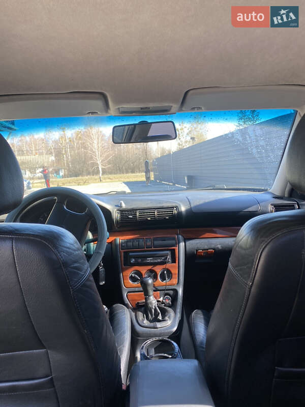 Седан Audi A4 1996 в Быковке