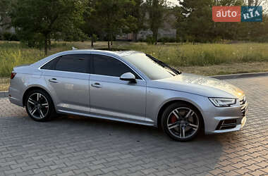 Седан Audi A4 2018 в 