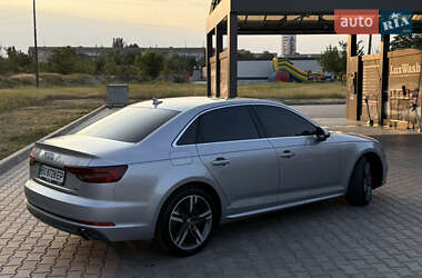 Седан Audi A4 2018 в 