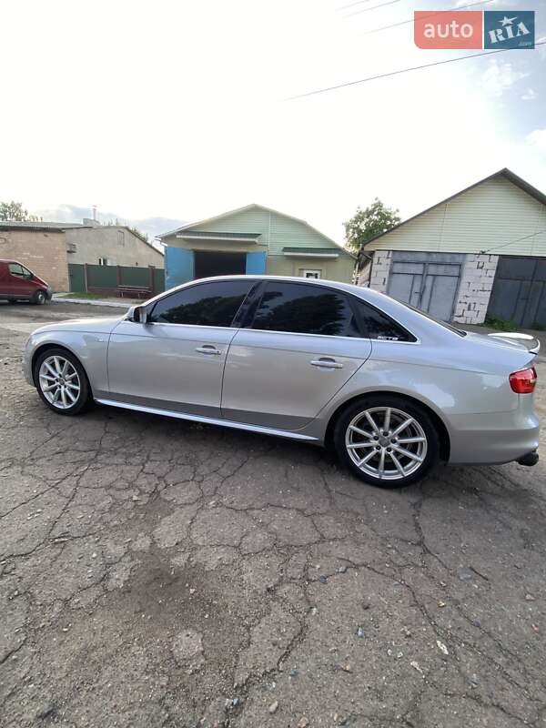 Седан Audi A4 2015 в Мене