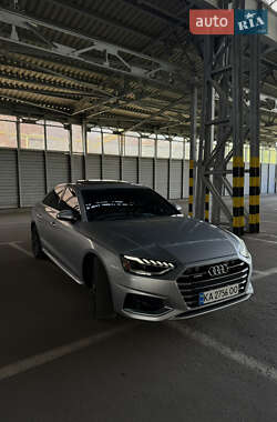 Седан Audi A4 2021 в 