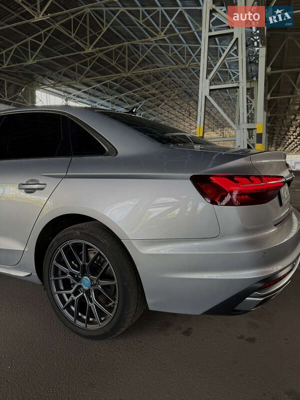 Седан Audi A4 2021 в Харькове