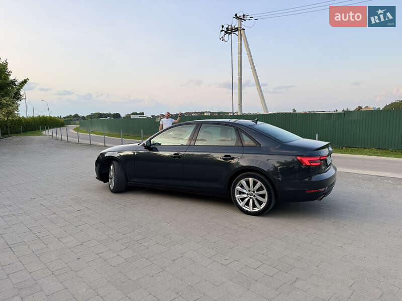 Седан Audi A4 2017 в Львове