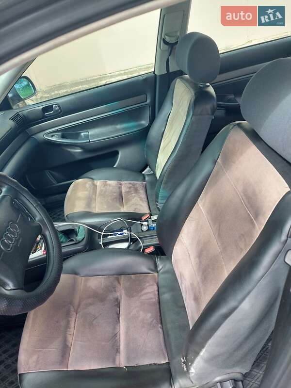 Седан Audi A4 1996 в Ровно