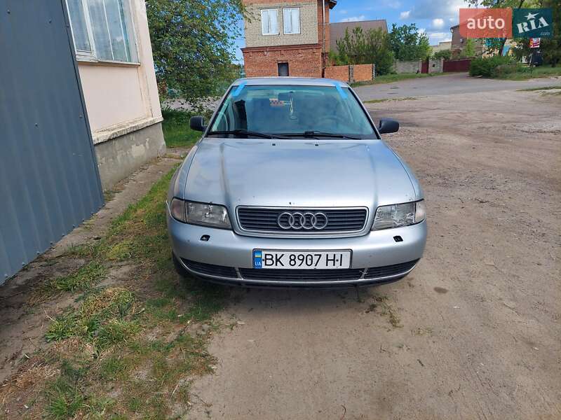 Седан Audi A4 1996 в Ровно