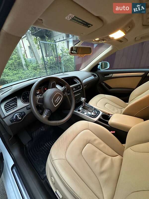 Седан Audi A4 2014 в Львові