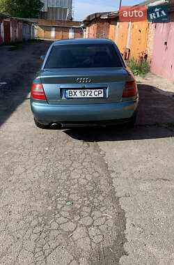 Седан Audi A4 1998 в 