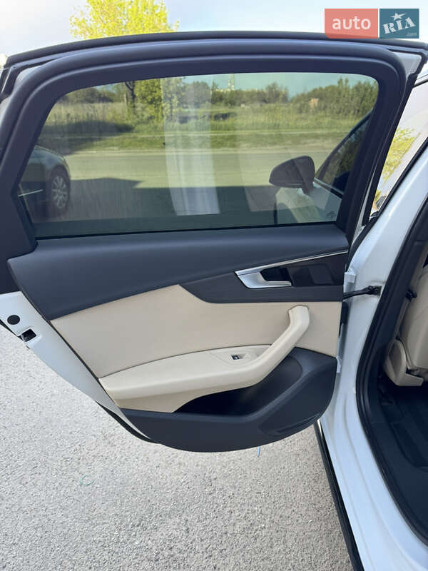 Седан Audi A4 2020 в Киеве