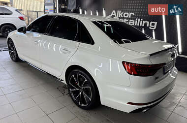 Седан Audi A4 2016 в 