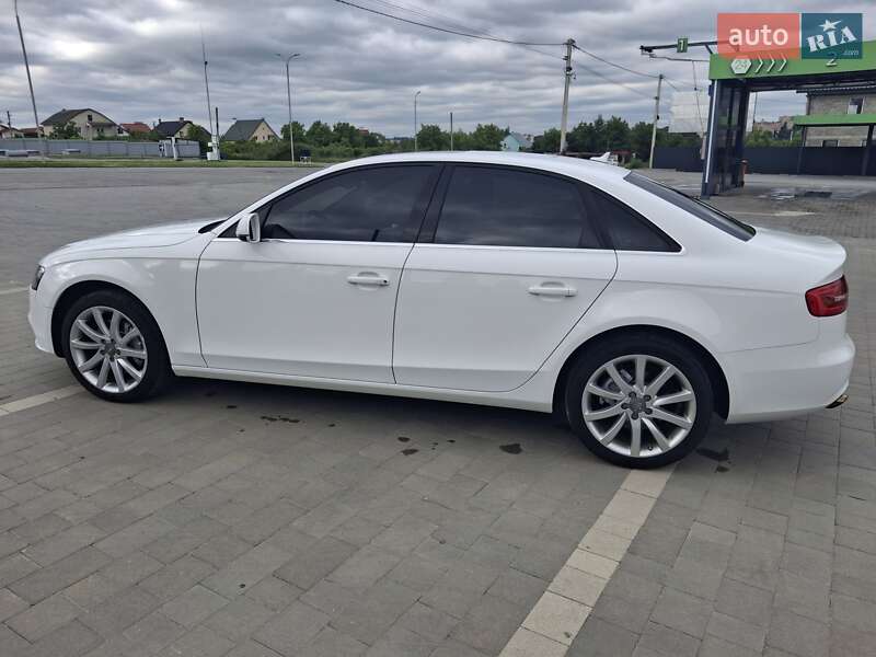 Седан Audi A4 2013 в Каменец-Подольском