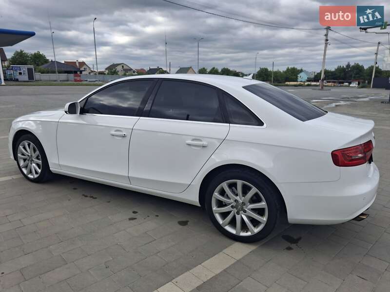 Седан Audi A4 2013 в Каменец-Подольском