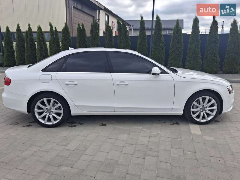 Седан Audi A4 2013 в Каменец-Подольском