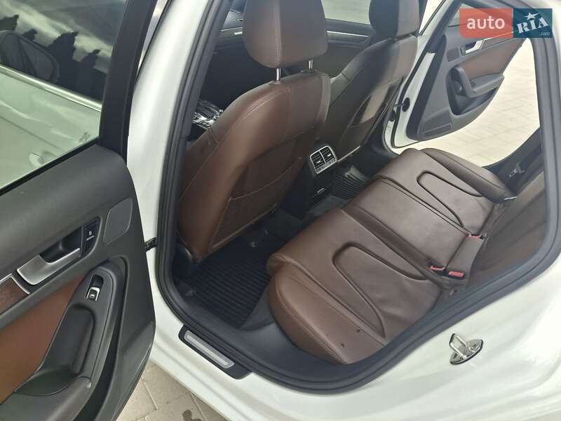 Седан Audi A4 2013 в Каменец-Подольском