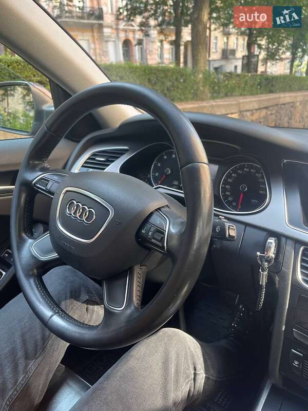 Седан Audi A4 2013 в Киеве