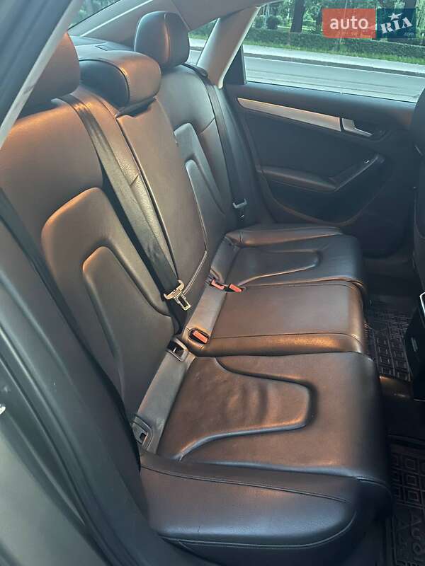 Седан Audi A4 2013 в Києві