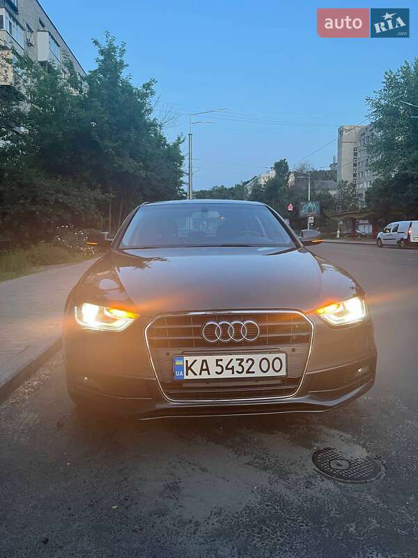 Седан Audi A4 2013 в Киеве