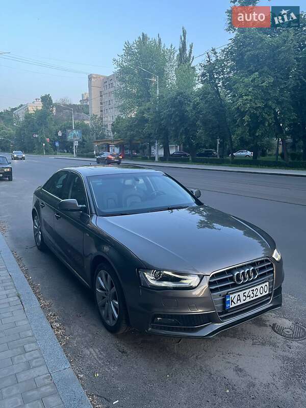 Седан Audi A4 2013 в Киеве