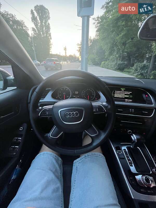 Седан Audi A4 2013 в Києві
