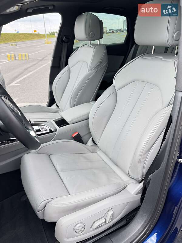 Седан Audi A4 2023 в Львове