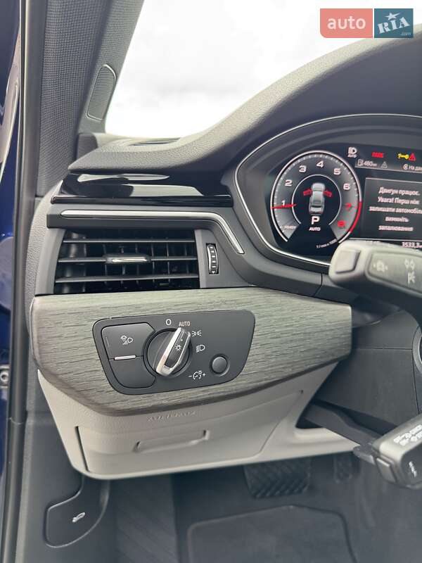 Седан Audi A4 2023 в Львове