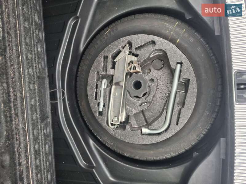 Универсал Audi A4 2003 в Ромнах