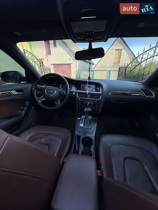 Седан Audi A4 2012 в Ровно