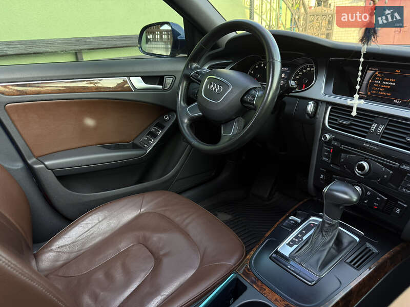 Седан Audi A4 2012 в Ровно