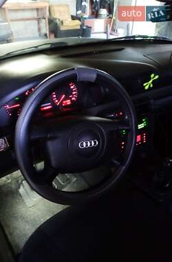 Седан Audi A4 1998 в 