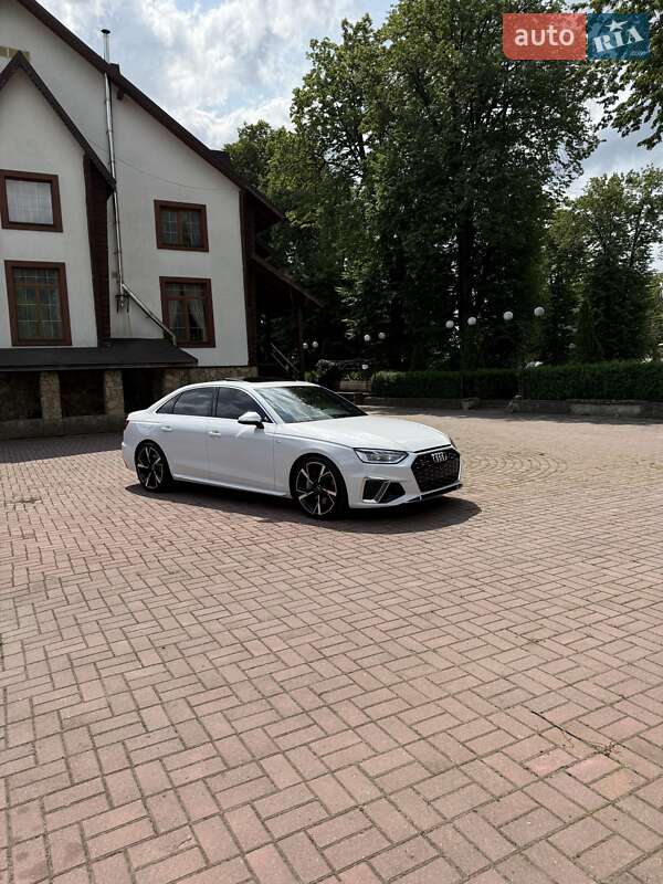 Седан Audi A4 2022 в Виннице