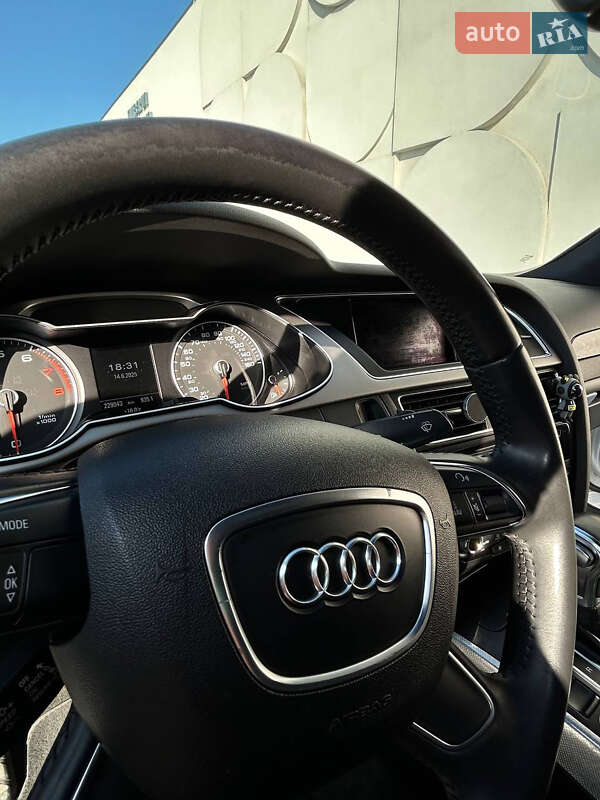 Седан Audi A4 2013 в Луцке