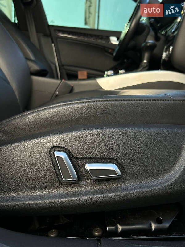 Седан Audi A4 2013 в Луцке