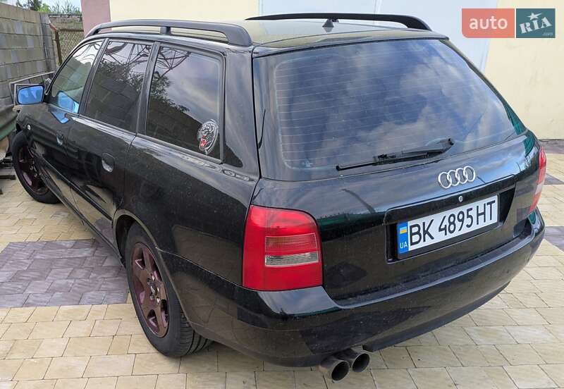 Универсал Audi A4 1999 в Сарнах