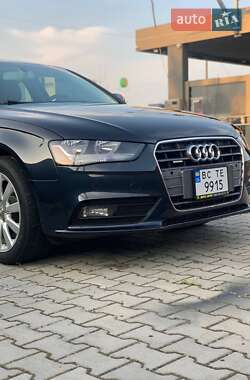 Седан Audi A4 2012 в Львове