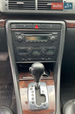 Седан Audi A4 2004 в 