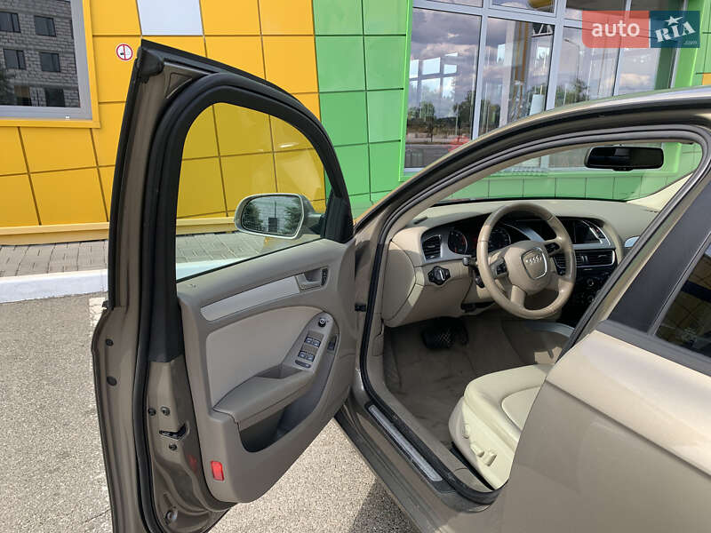 Седан Audi A4 2010 в Ирпене