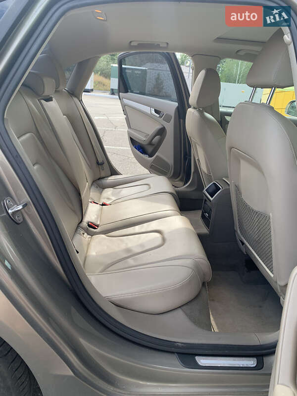 Седан Audi A4 2010 в Ирпене