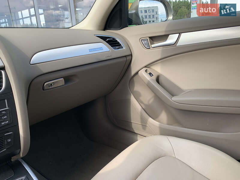 Седан Audi A4 2010 в Ирпене
