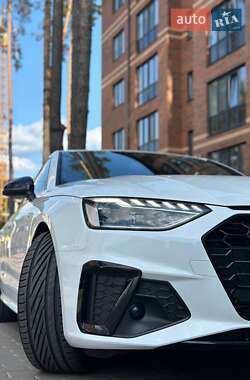 Седан Audi A4 2022 в 